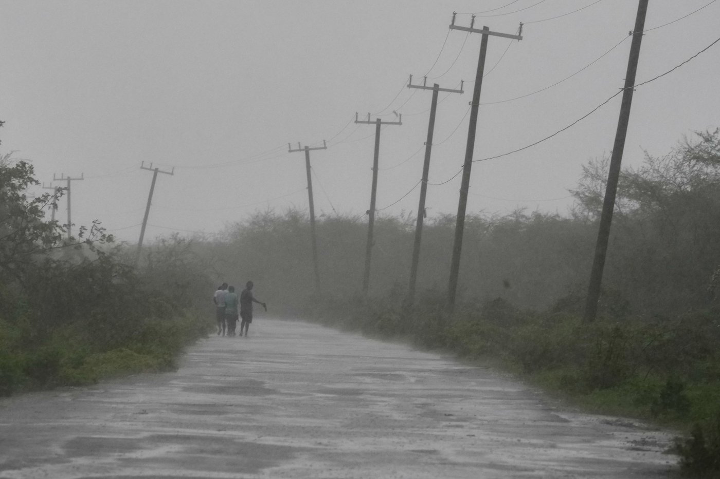 Hurricane Melissa makes landfall in eastern Cuba as a Category 3 storm | iNFOnews.ca