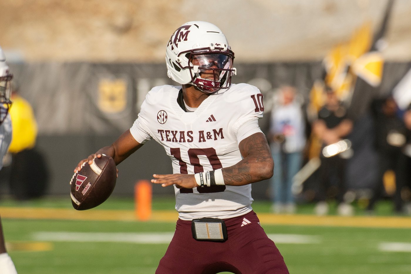 No. 3 Texas A&M's dominant defense overwhelms No. 19 Missouri's freshman QB in 38-17 victory | iNFOnews.ca