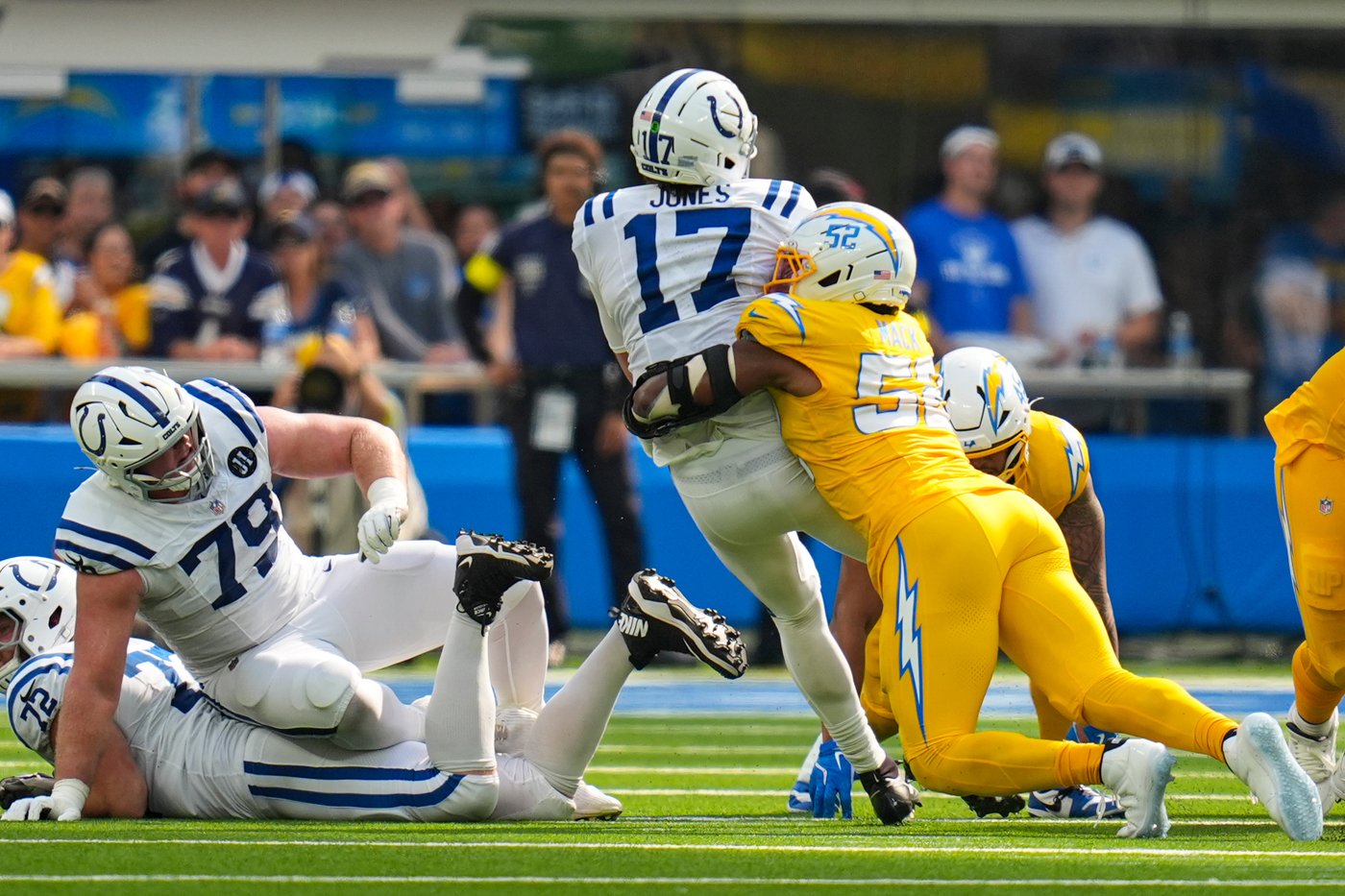 Jonathan Taylor scores 3 touchdowns and Colts beat Chargers 38-24 for NFL-leading 6th victory | iNFOnews.ca Jonathan Taylor scores 3 touchdowns and Colts beat Chargers 38-24 for NFL-leading 6th victory | iNFOnews.ca