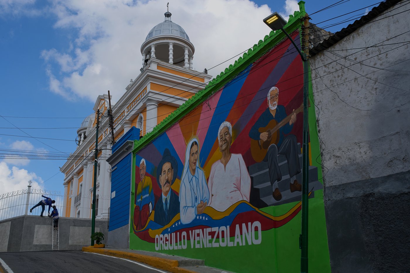 Pope gives Venezuela reason to celebrate by canonizing its beloved 'doctor of the poor' as 1st saint | iNFOnews.ca