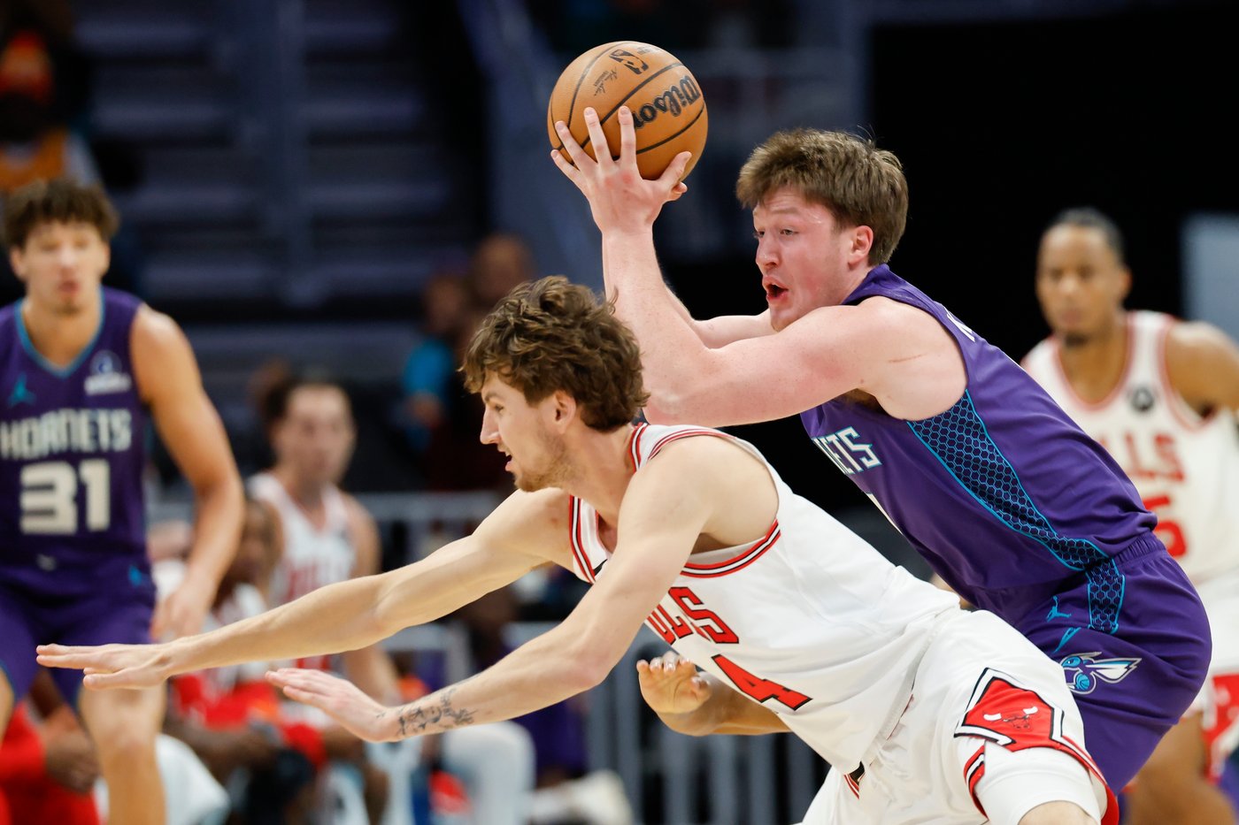Josh Giddey scores 26 points, Bulls hang on to beat Hornets 129-126 to snap 7-game losing streak | iNFOnews.ca