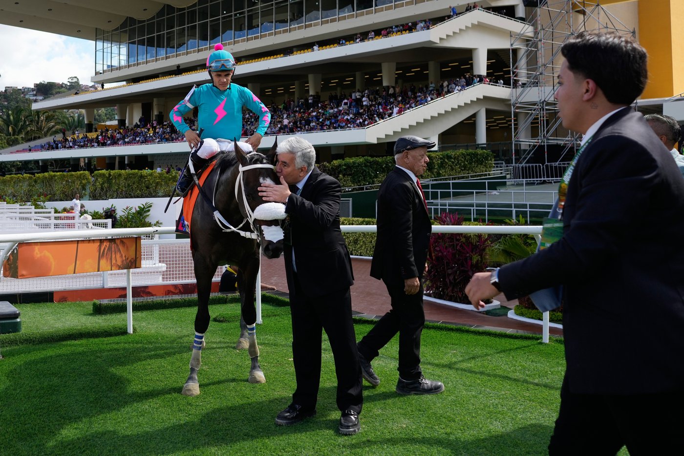 A day at the races: How Venezuelans find joy despite familiar political turmoil | iNFOnews.ca A day at the races: How Venezuelans find joy despite familiar political turmoil | iNFOnews.ca