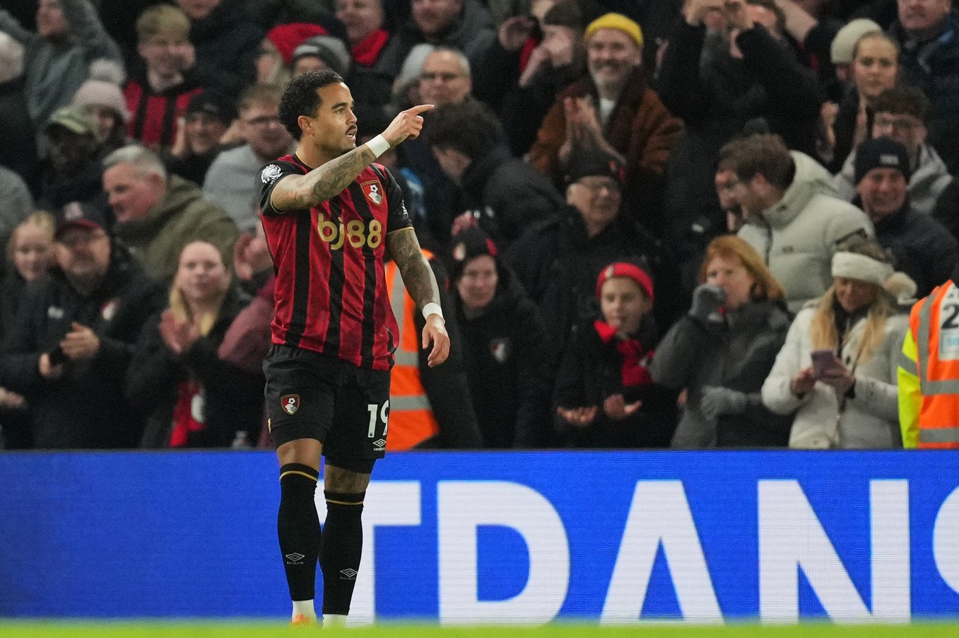 The Netherlands' Kluivert needs knee op in add-on to slumping Bournemouth's injury list | iNFOnews.ca