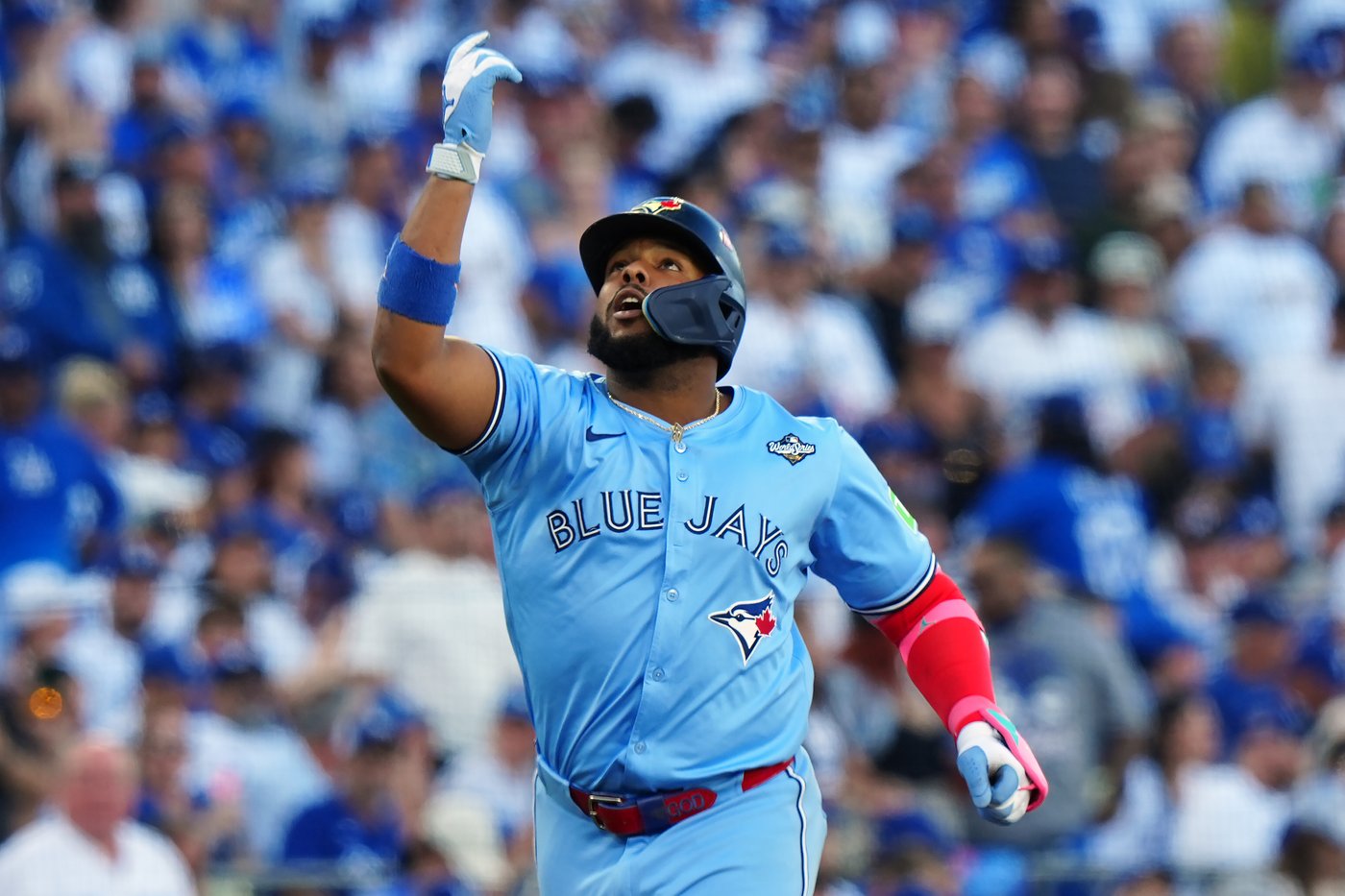 Photo Gallery: Blue Jays top Dodgers 6-1 to take 3-2 series lead | iNFOnews.ca