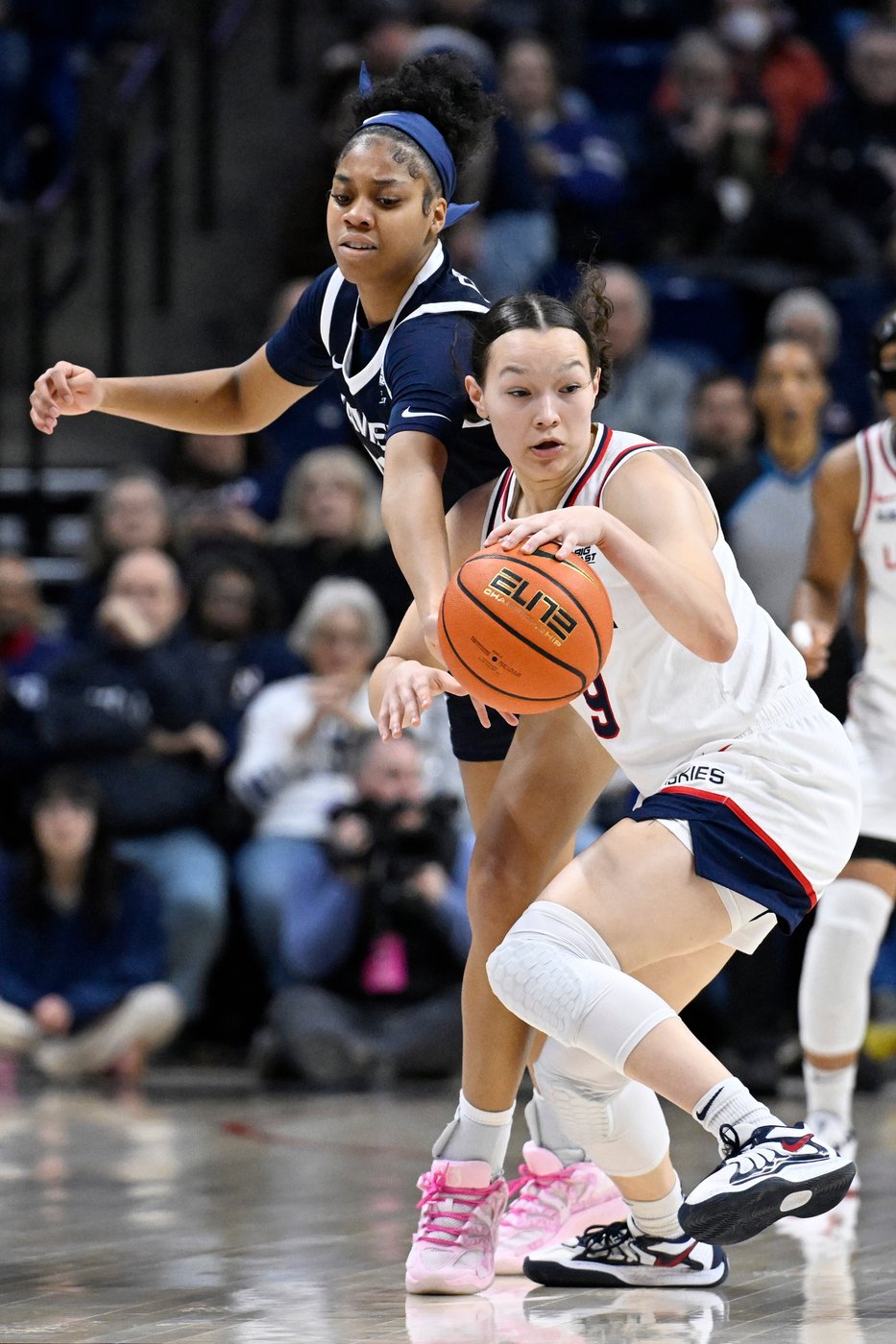 Ziebell leads UConn to 50th consecutive Big East regular-season victory, beating Xavier 97-39 | iNFOnews.ca
