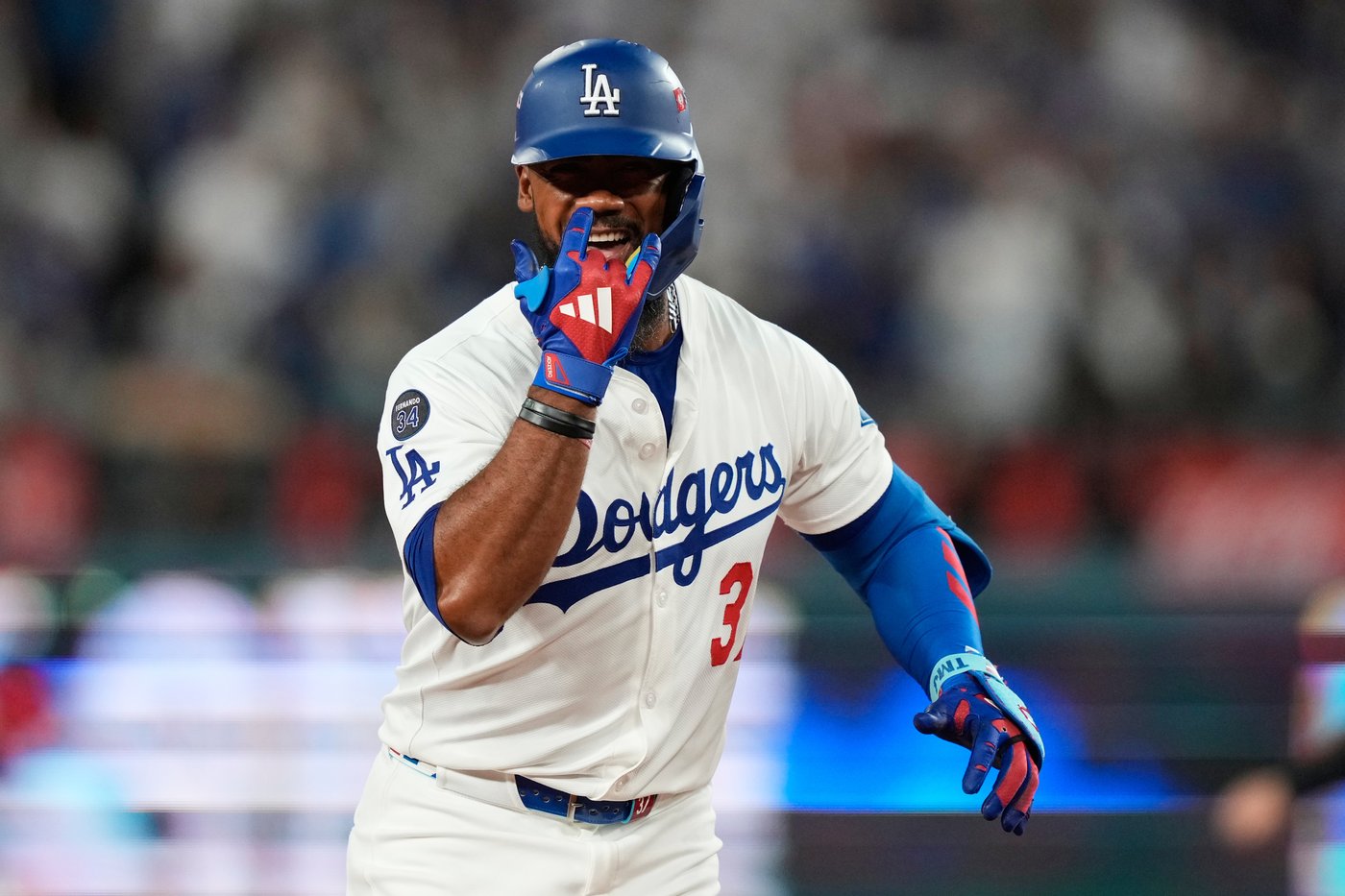 Ohtani and Hernández power Dodgers past Reds 10-5 with 2 homers each in Wild Card Series opener | iNFOnews.ca