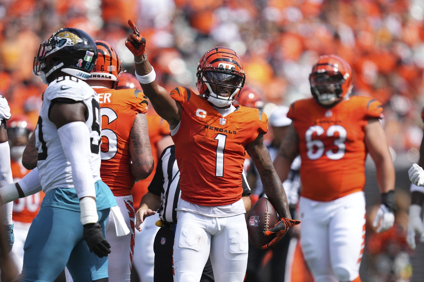 Jake Browning relieves the injured Joe Burrow and scores late TD as Bengals beat Jaguars 31-27 | iNFOnews.ca