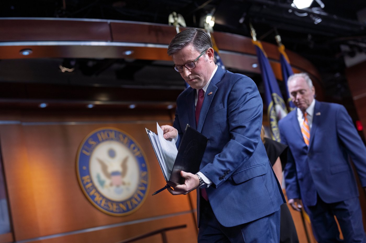 Democrats say Trump needs to be involved in shutdown talks. He's shown little interest in doing so | iNFOnews.ca Democrats say Trump needs to be involved in shutdown talks. He's shown little interest in doing so | iNFOnews.ca