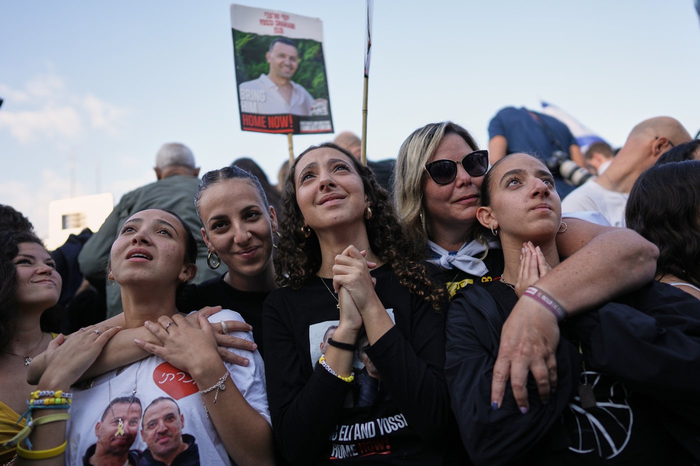 Israelis celebrate the return of hostages after ceasefire in Gaza, in photos | iNFOnews.ca