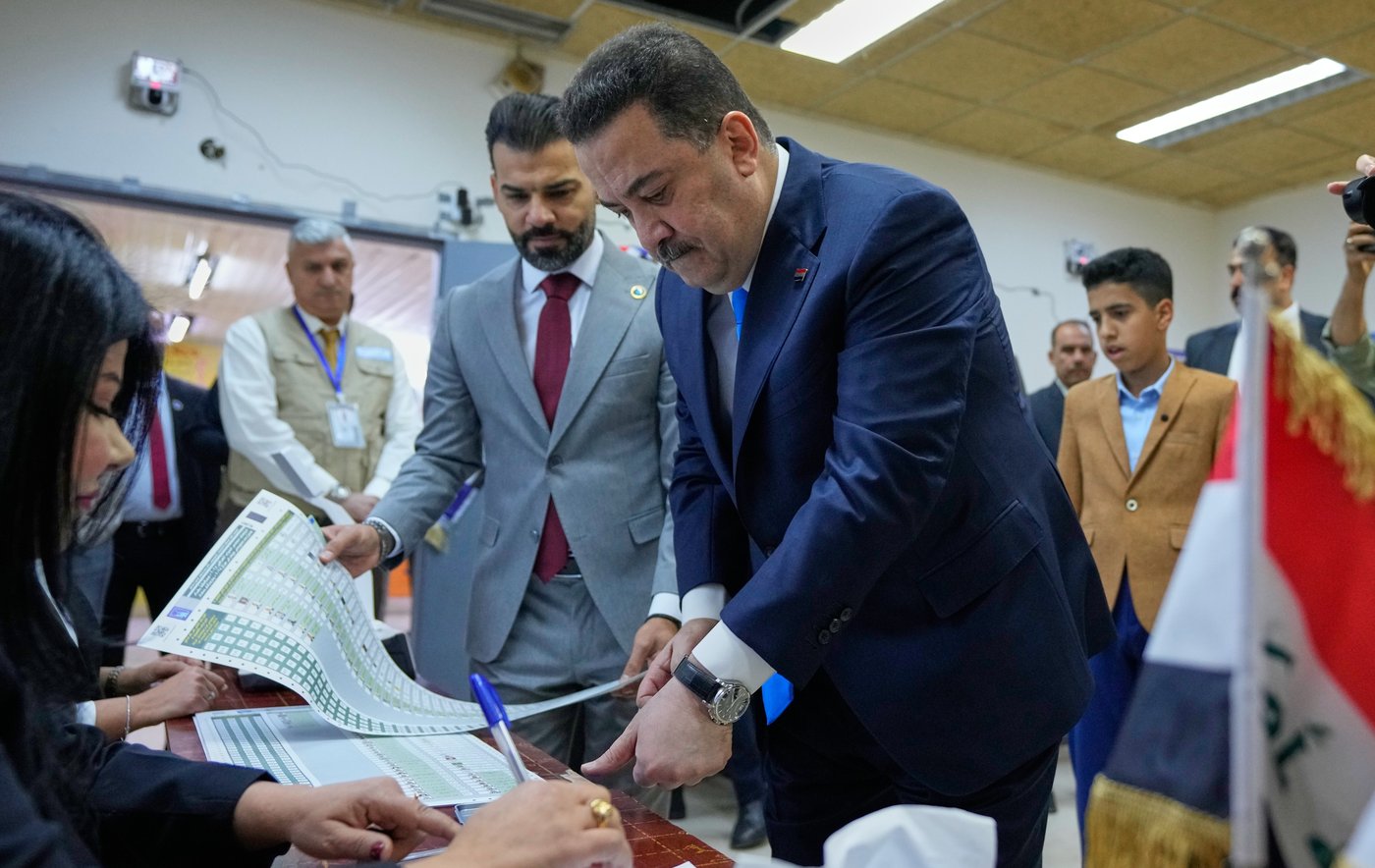 Photos show Iraqis voting in parliamentary election | iNFOnews.ca