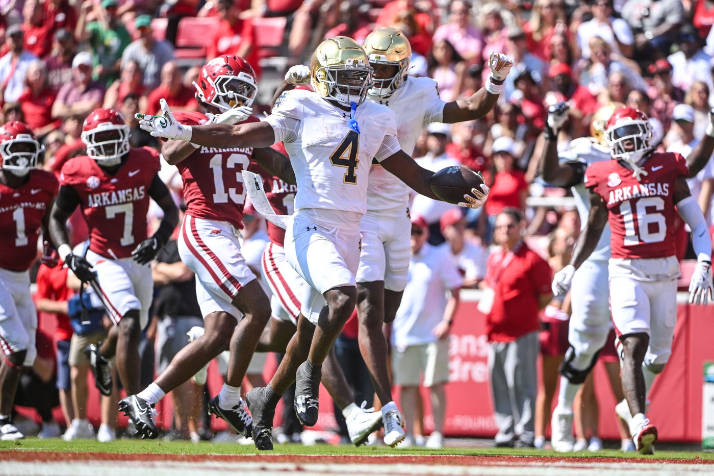 CJ Carr matches freshman record with 4 TD throws as No. 22 Notre Dame routs Arkansas 56-13 | iNFOnews.ca