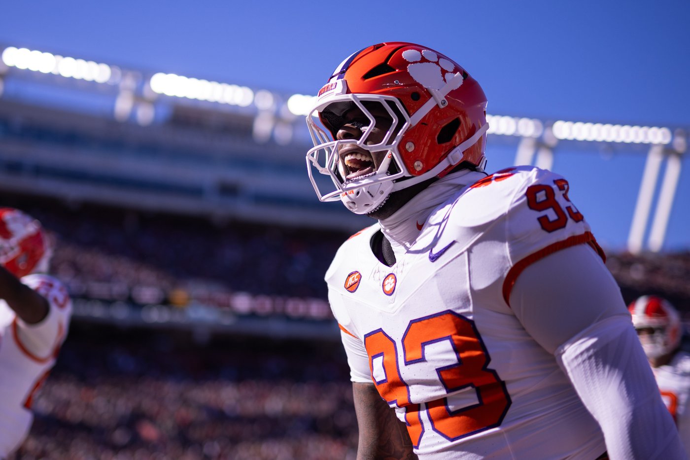 Klubnik's TD run, Jones' 2 picks lead Clemson to 4th straight win, 28-14 over South Carolina | iNFOnews.ca