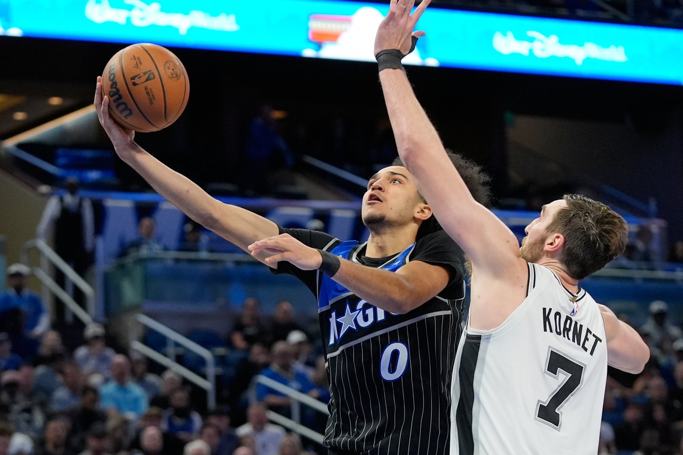 Kornet blocks Wagner's last-second layup as Spurs hold off Magic, 114-112 | iNFOnews.ca