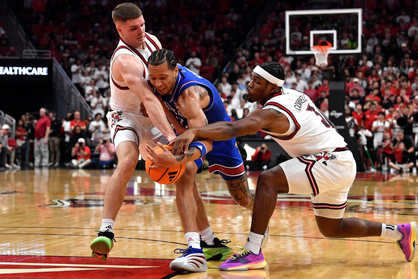 No. 6 Duke keeps its frequent perch as favorite in ACC race featuring No. 11 Louisville, No. 25 UNC | iNFOnews.ca No. 6 Duke keeps its frequent perch as favorite in ACC race featuring No. 11 Louisville, No. 25 UNC | iNFOnews.ca