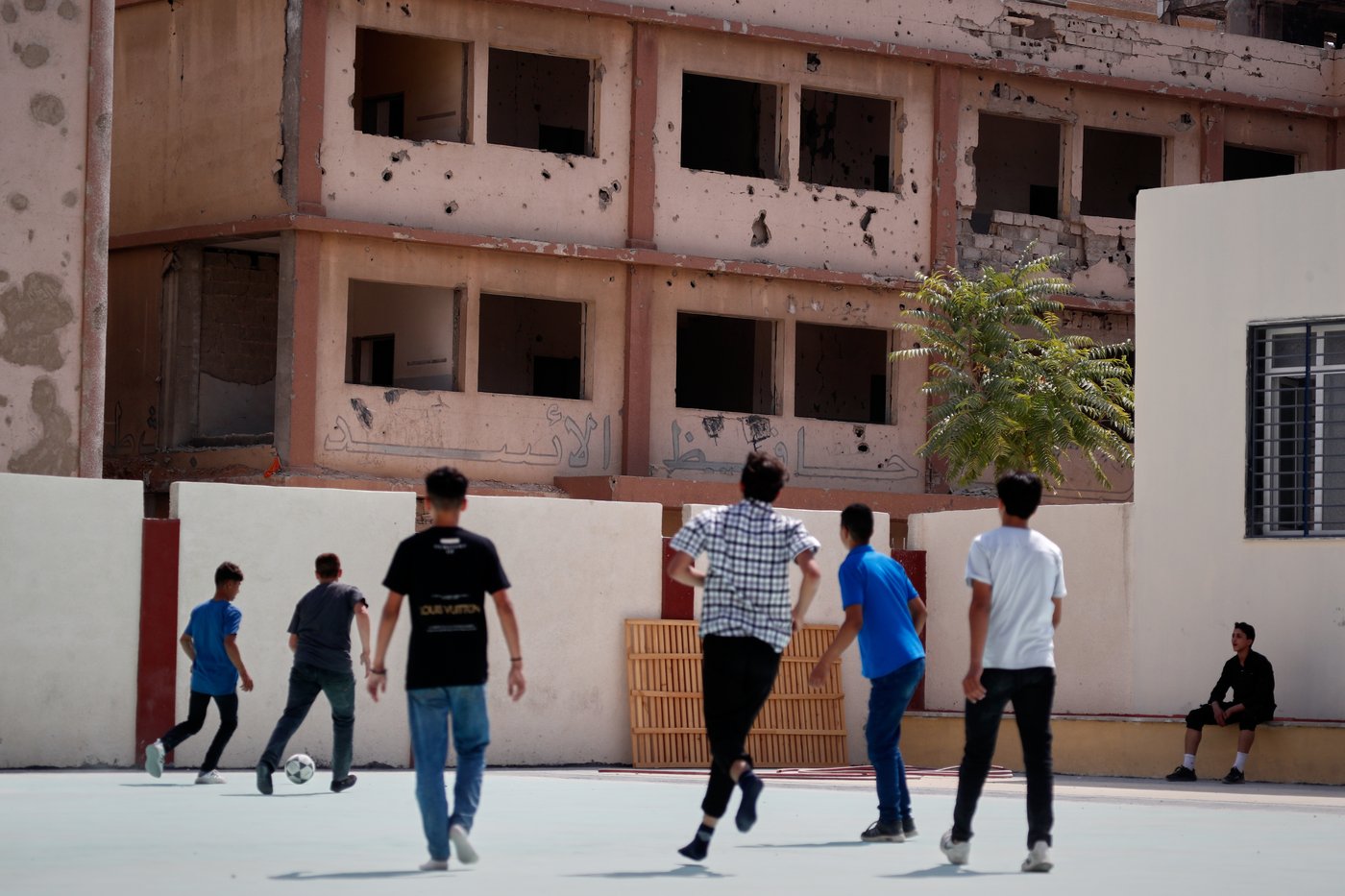 Photos show Syrian students returning to schools stripped bare by conflict | iNFOnews.ca