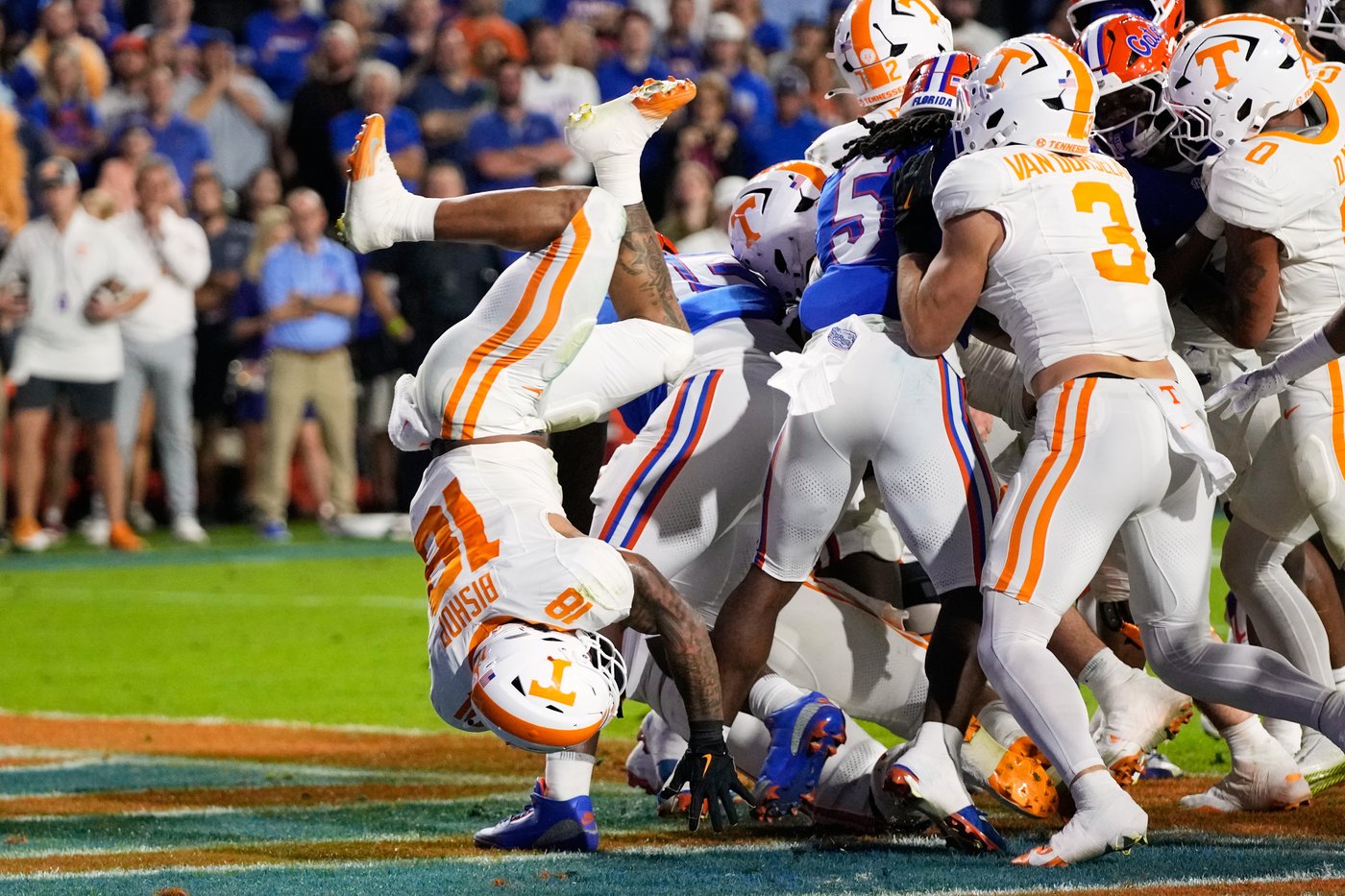 No. 20 Tennessee dominates Florida and wins in the Swamp for the first time since 2003 | iNFOnews.ca No. 20 Tennessee dominates Florida and wins in the Swamp for the first time since 2003 | iNFOnews.ca