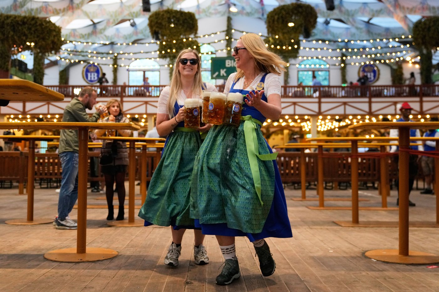 Oktoberfest ends Sunday with the traditional Bavarian salute | iNFOnews.ca Oktoberfest ends Sunday with the traditional Bavarian salute | iNFOnews.ca