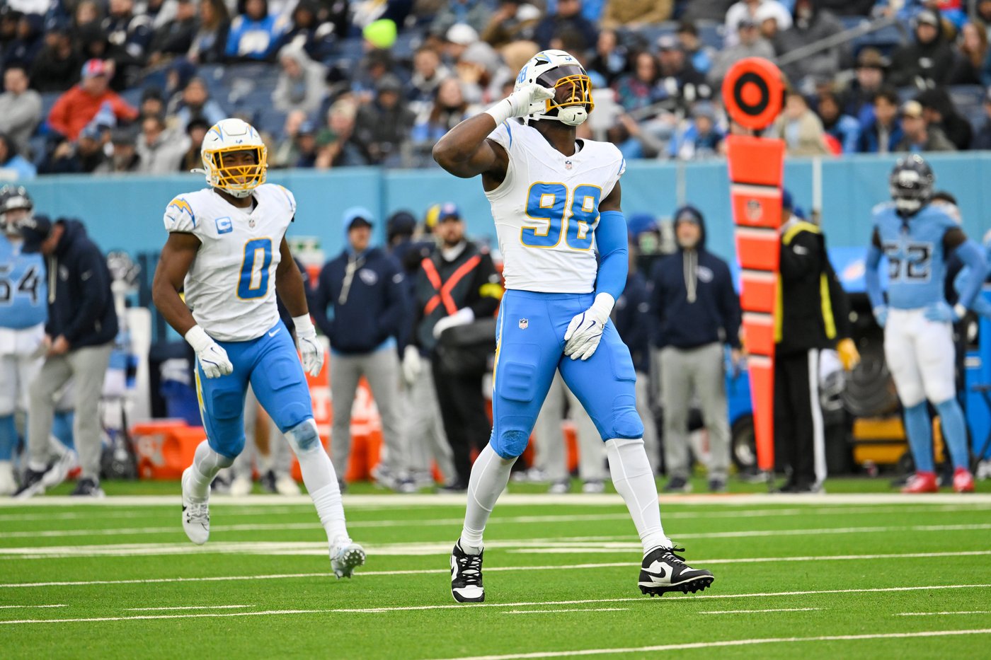 Justin Herbert shakes off a pick-6 as the Chargers beat skidding Titans 27-20 | iNFOnews.ca