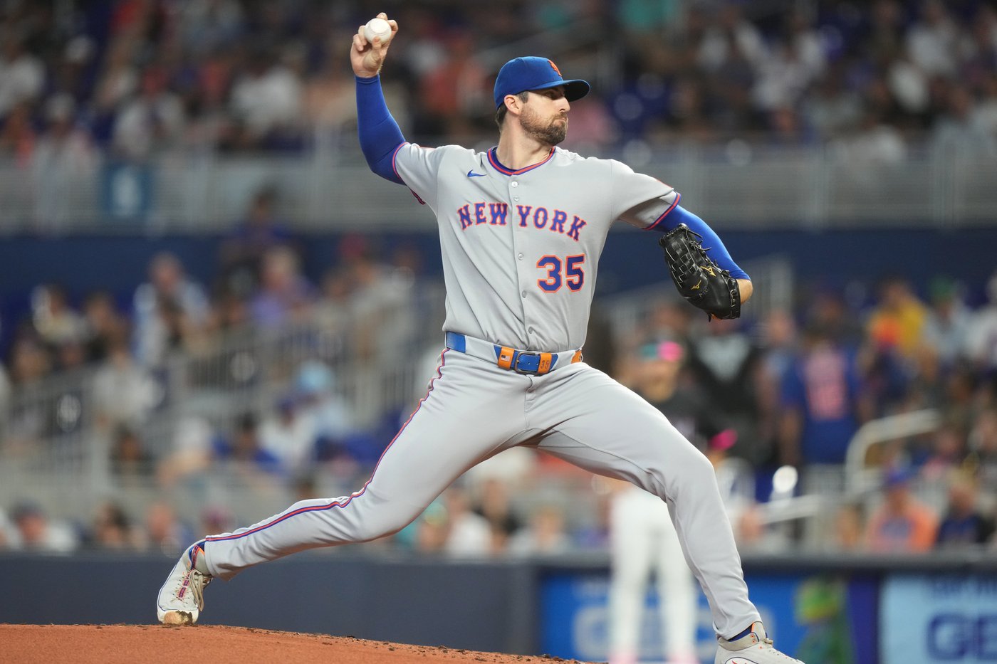 Alonso and Holmes lead Mets past Marlins 5-0 to push NL wild-card race to final day of season | iNFOnews.ca