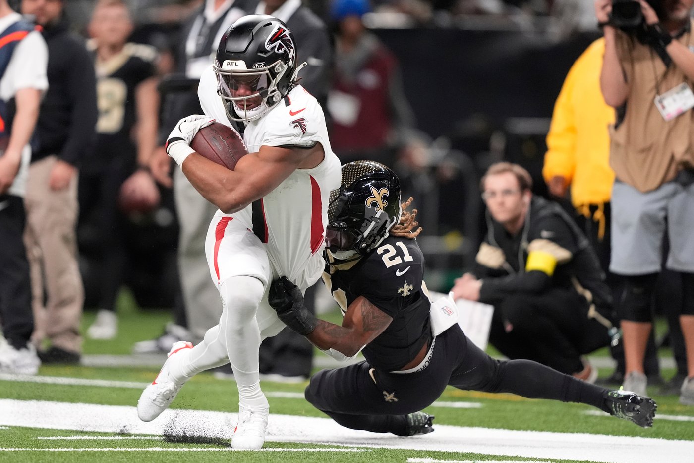 Kirk Cousins' 2 TD passes help the Falcons end a 5-game skid and beat the Saints, 24-10 | iNFOnews.ca