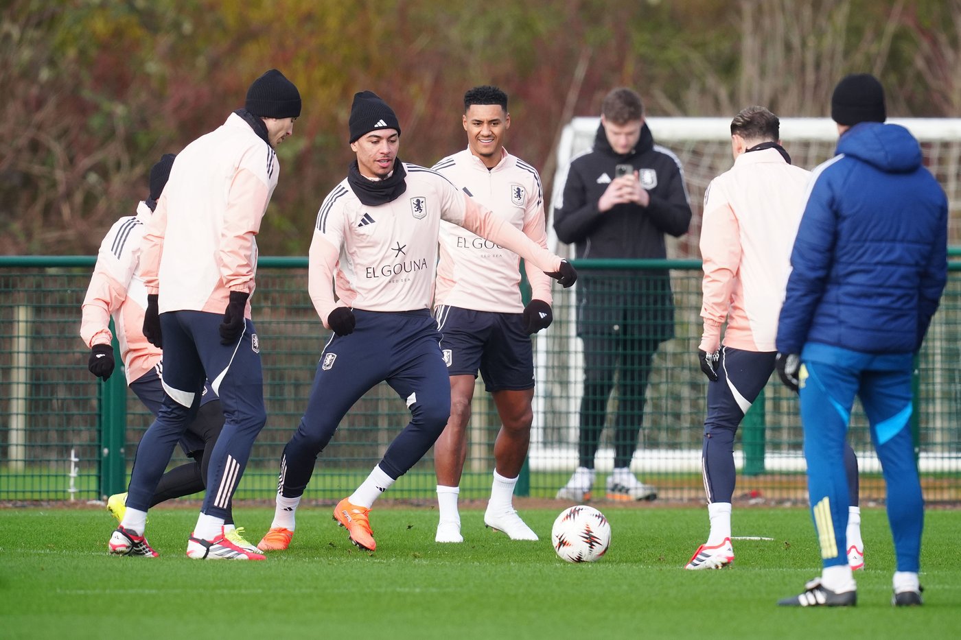 Europa League games underway as teams honor PAOK fans who died in crash | iNFOnews.ca