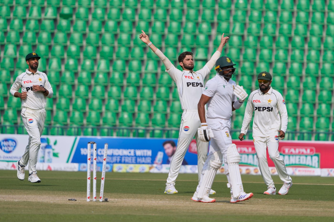Pakistan ends South Africa's 10-match winning streak with 93-run victory in first test | iNFOnews.ca Pakistan ends South Africa's 10-match winning streak with 93-run victory in first test | iNFOnews.ca
