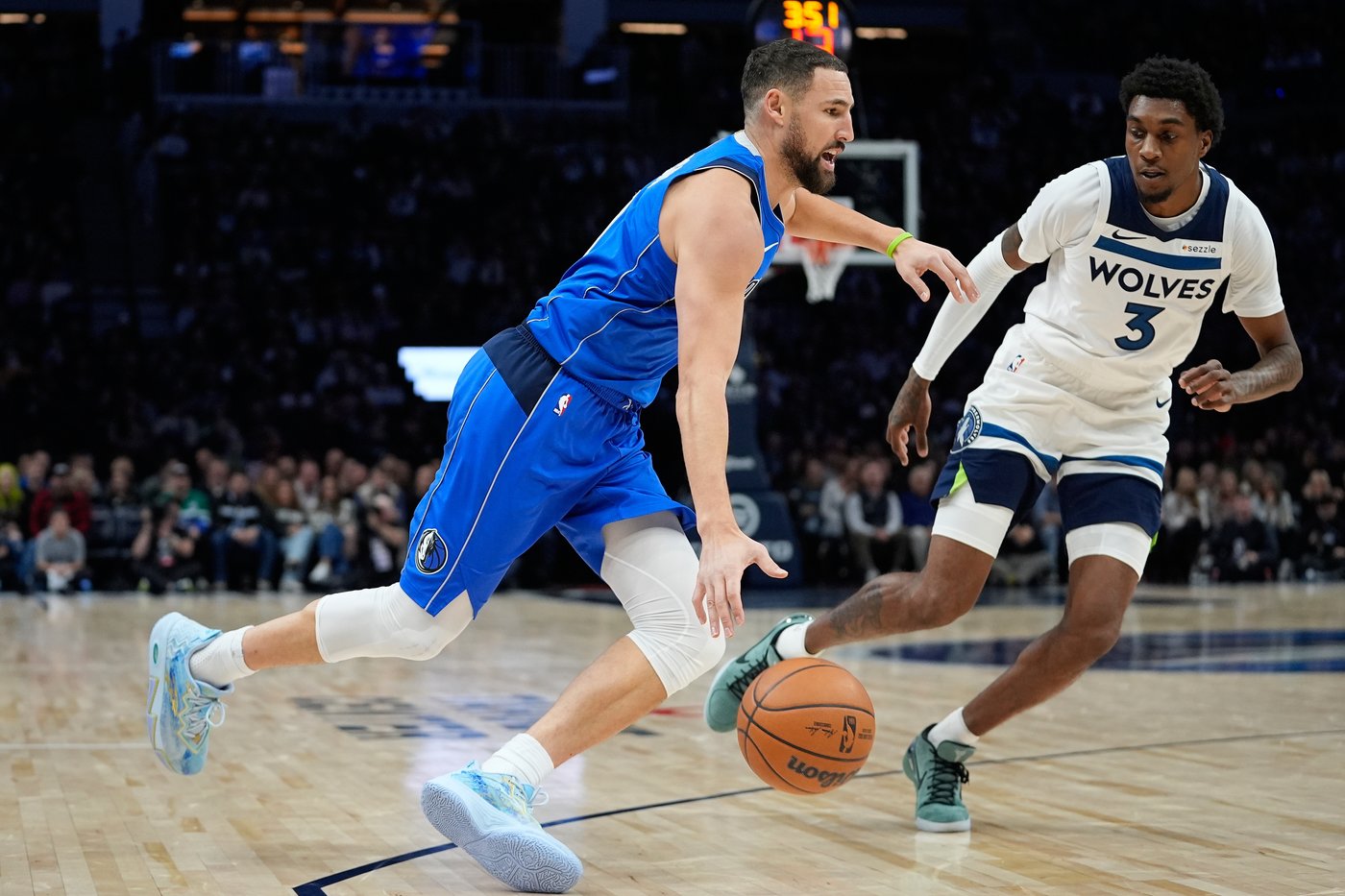 Timberwolves' McDaniels misses his first game in nearly two years because of a sprained wrist | iNFOnews.ca