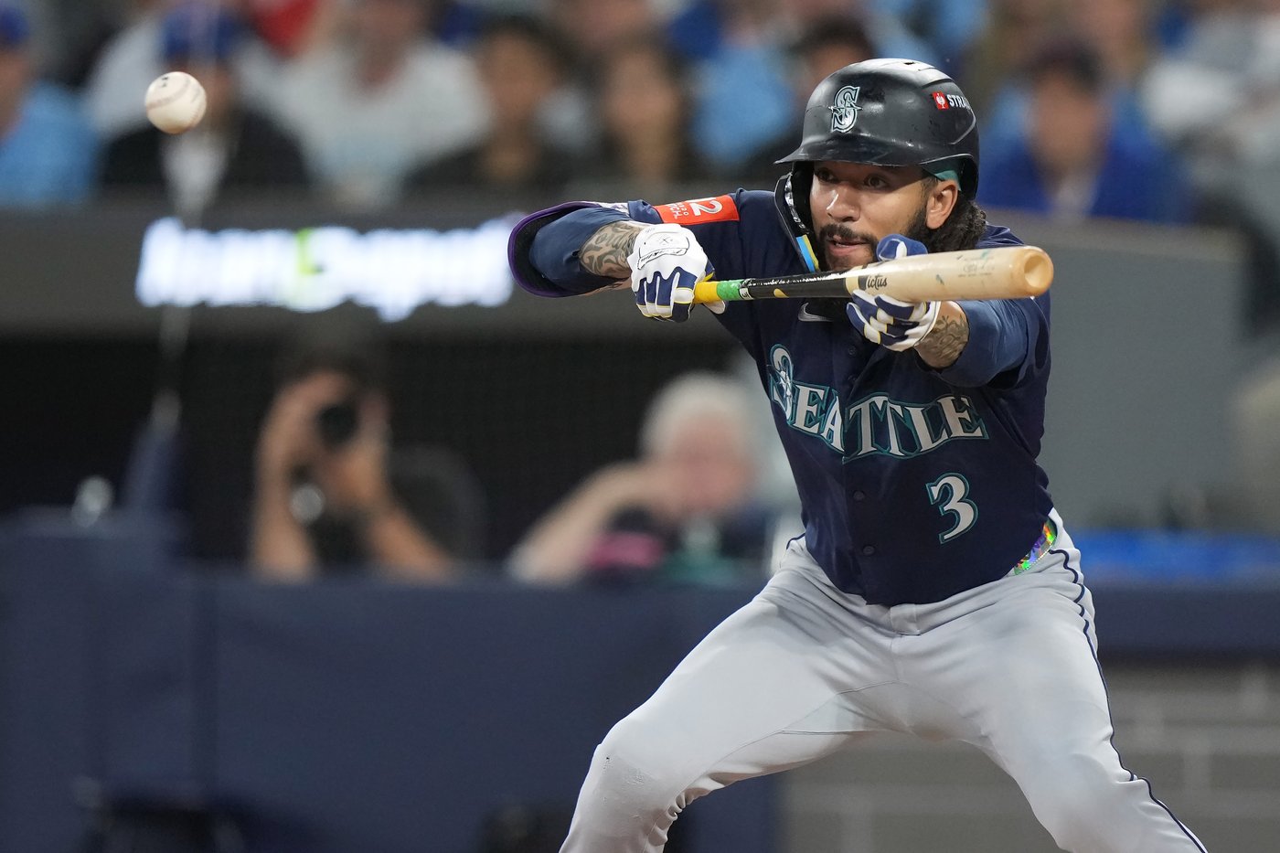 Photo Gallery: Blue Jays advance to World Series with 4-3 win over the Mariners | iNFOnews.ca