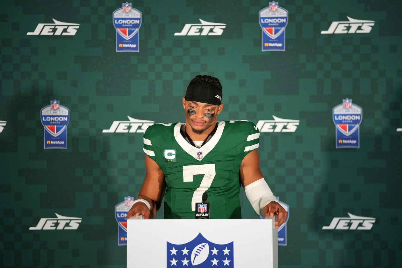 Justin Fields plans to be a bit more aggressive in the passing game as Jets seek first win | iNFOnews.ca Justin Fields plans to be a bit more aggressive in the passing game as Jets seek first win | iNFOnews.ca