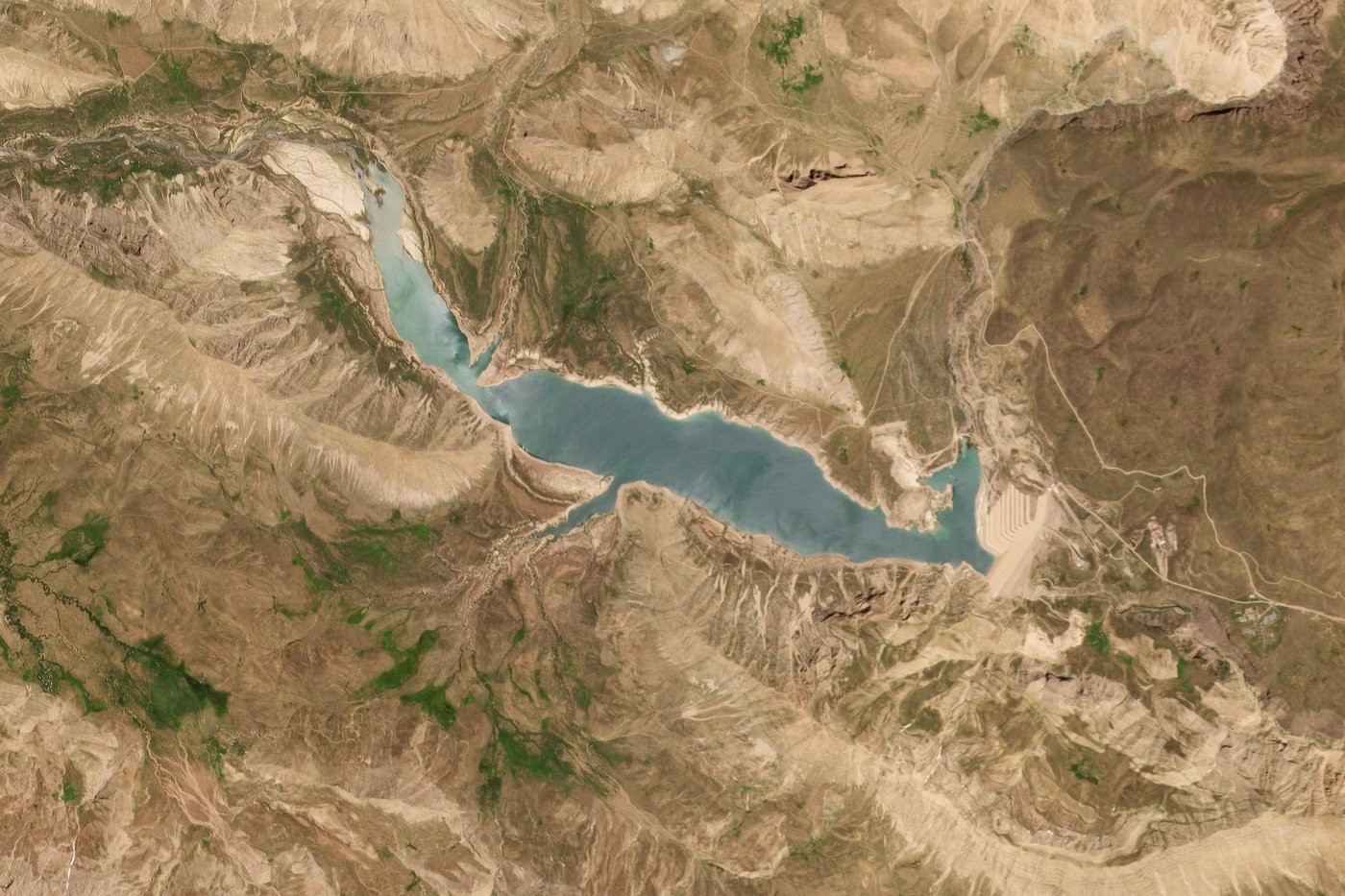 First rain of autumn falls in Iran's capital, but the drought-ravaged nation needs far more | iNFOnews.ca