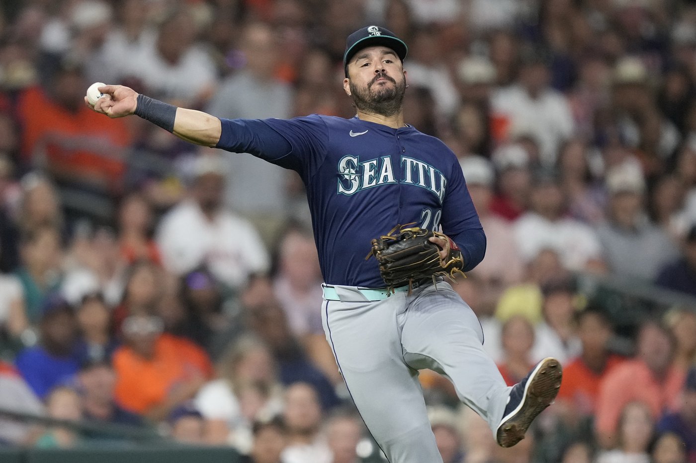 Suárez homers and Woo exits after 5 innings as Mariners beat Astros 4-0 to take over 1st in AL West | iNFOnews.ca
