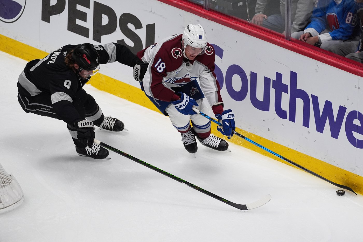 MacKinnon scores 399th career goal as surging Avalanche beat Kings 5-2 | iNFOnews.ca