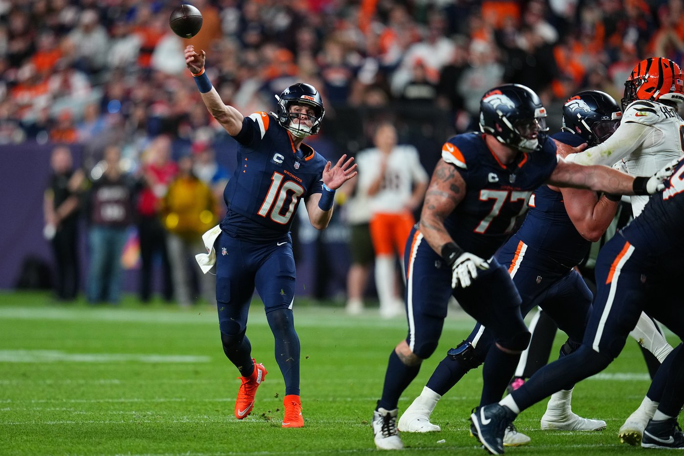 Pro Picks: Eagles will stay undefeated and edge the Broncos in a close, tough game | iNFOnews.ca