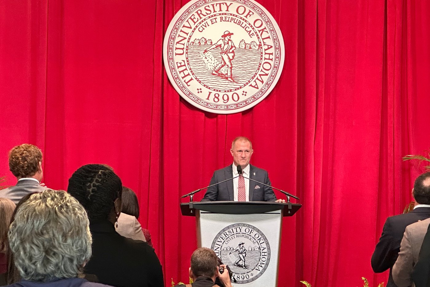 Roger Denny's unusual path made him perfect candidate to become Oklahoma's athletic director | iNFOnews.ca