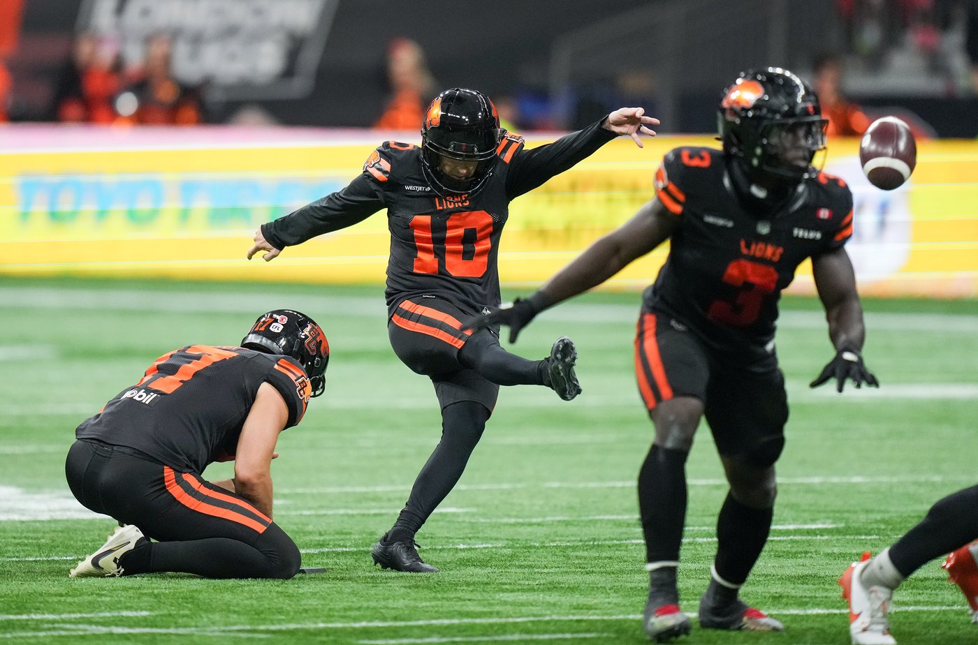 Whyte's walk-off field goal gives Lions 33-30 win over Stampeders in West semifinal | iNFOnews.ca Whyte's walk-off field goal gives Lions 33-30 win over Stampeders in West semifinal | iNFOnews.ca