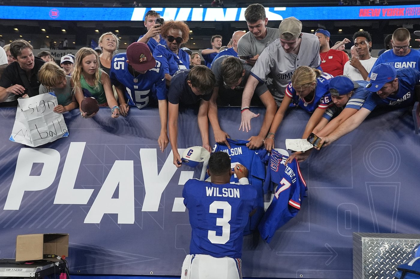 Russell Wilson brings leadership and quarterback stability to the New York Giants | iNFOnews.ca Russell Wilson brings leadership and quarterback stability to the New York Giants | iNFOnews.ca