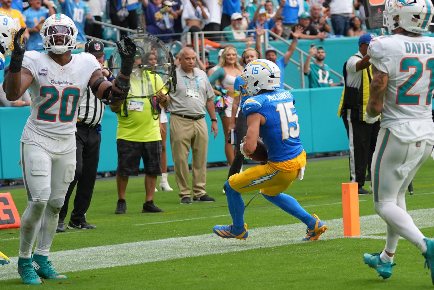 Justin Herbert rallies the Chargers in the final minute for a 29-27 win over the Dolphins | iNFOnews.ca