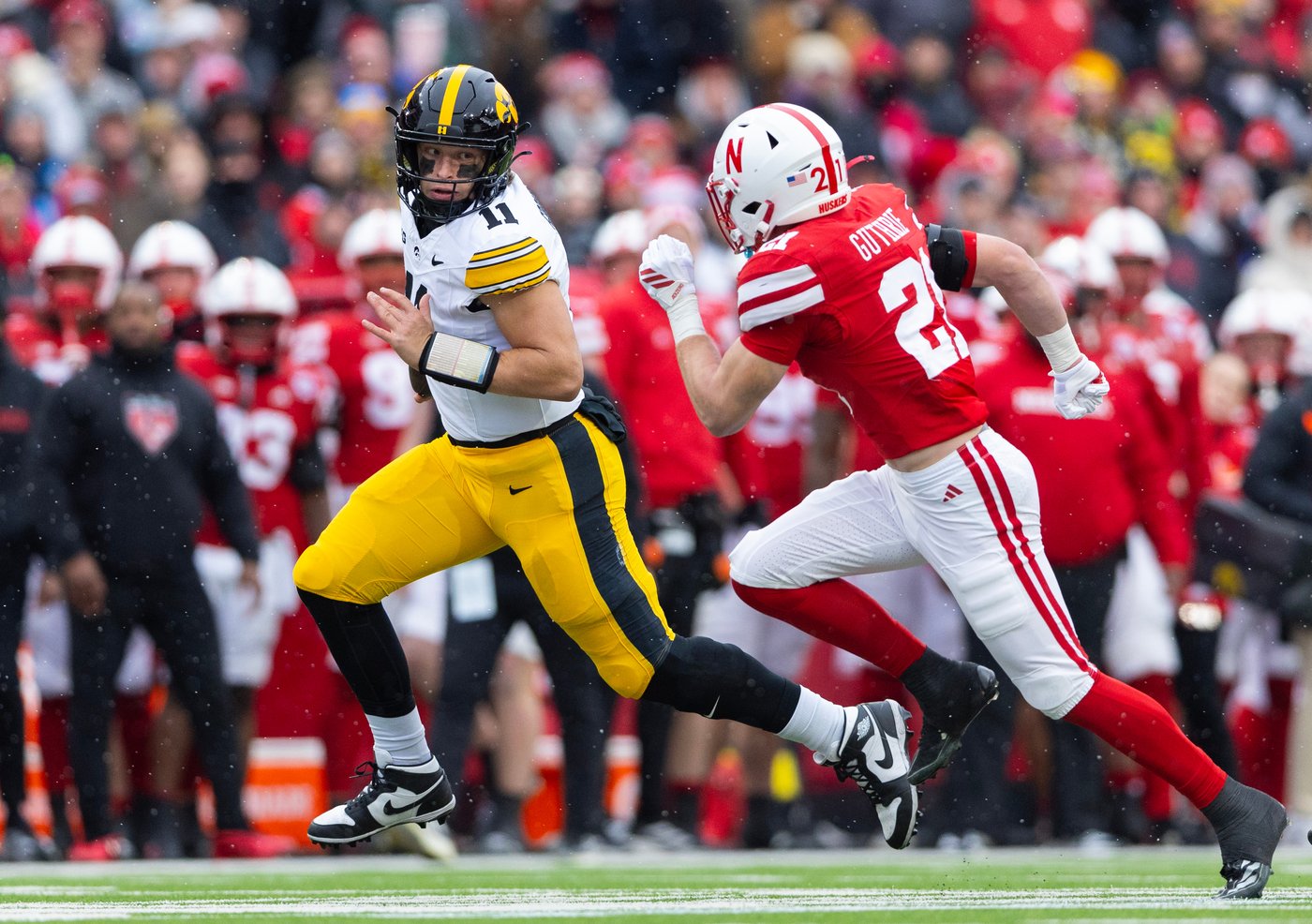 Iowa beats Huskers for 10th time in 11 meetings, shutting them down in 2nd half on way to 40-16 rout | iNFOnews.ca