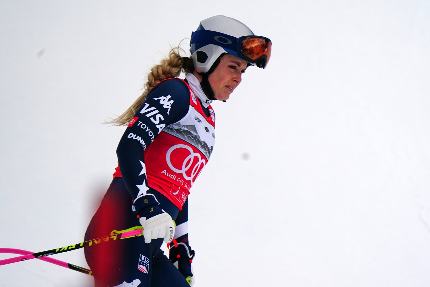 Lindsey Vonn left limping after crash in final downhill race before Milan Cortina Olympics | iNFOnews.ca