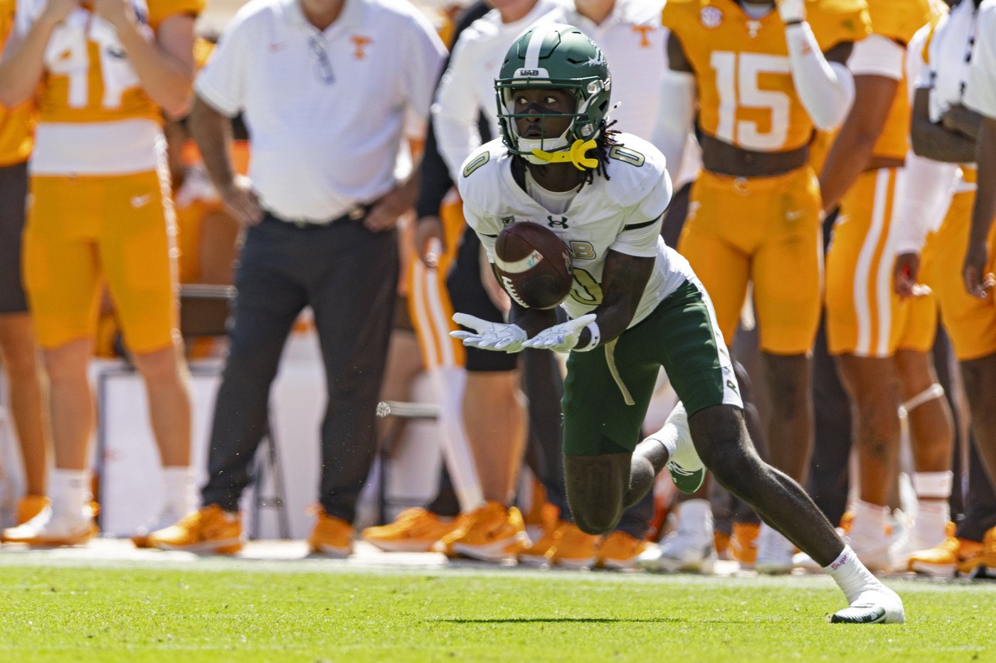 Joey Aguilar throws for 3 TDs to lead No. 15 Tennessee over UAB 56-24 | iNFOnews.ca