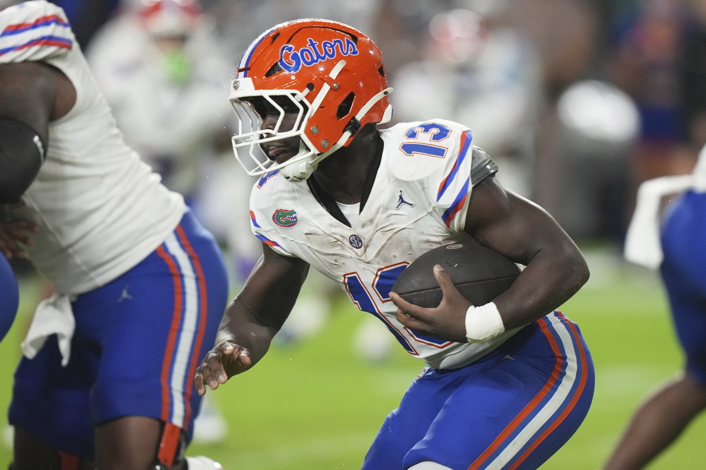 No. 4 Miami's defense holds Florida to 141 yards, Hurricanes ease past Gators 26-7 to move to 4-0 | iNFOnews.ca