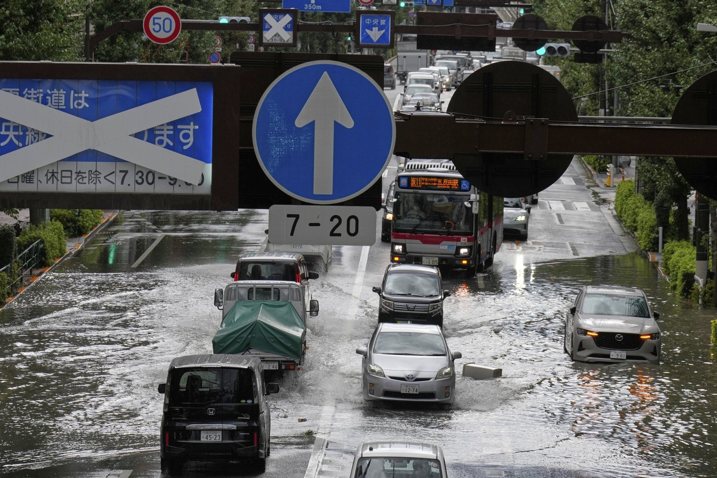 Sudden deluge of rain floods some streets and halts air and rail traffic in Tokyo | iNFOnews.ca