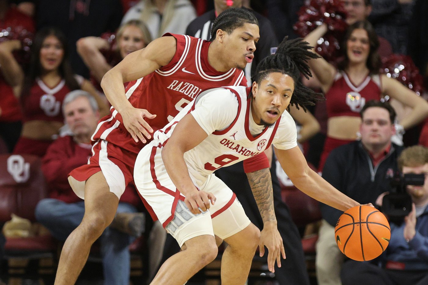 Darius Acuff Jr. posts 21 points and 9 assists to lead No. 15 Arkansas past Oklahoma 83-79 | iNFOnews.ca