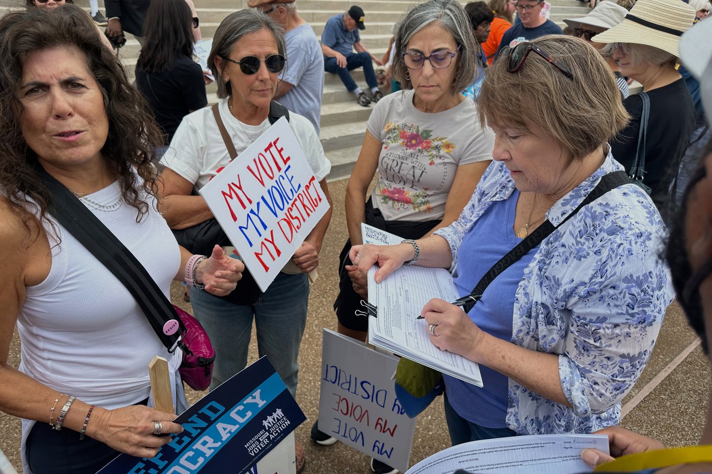 Missouri voters and lawmakers clash over who should be able to initiate constitutional amendments | iNFOnews.ca
