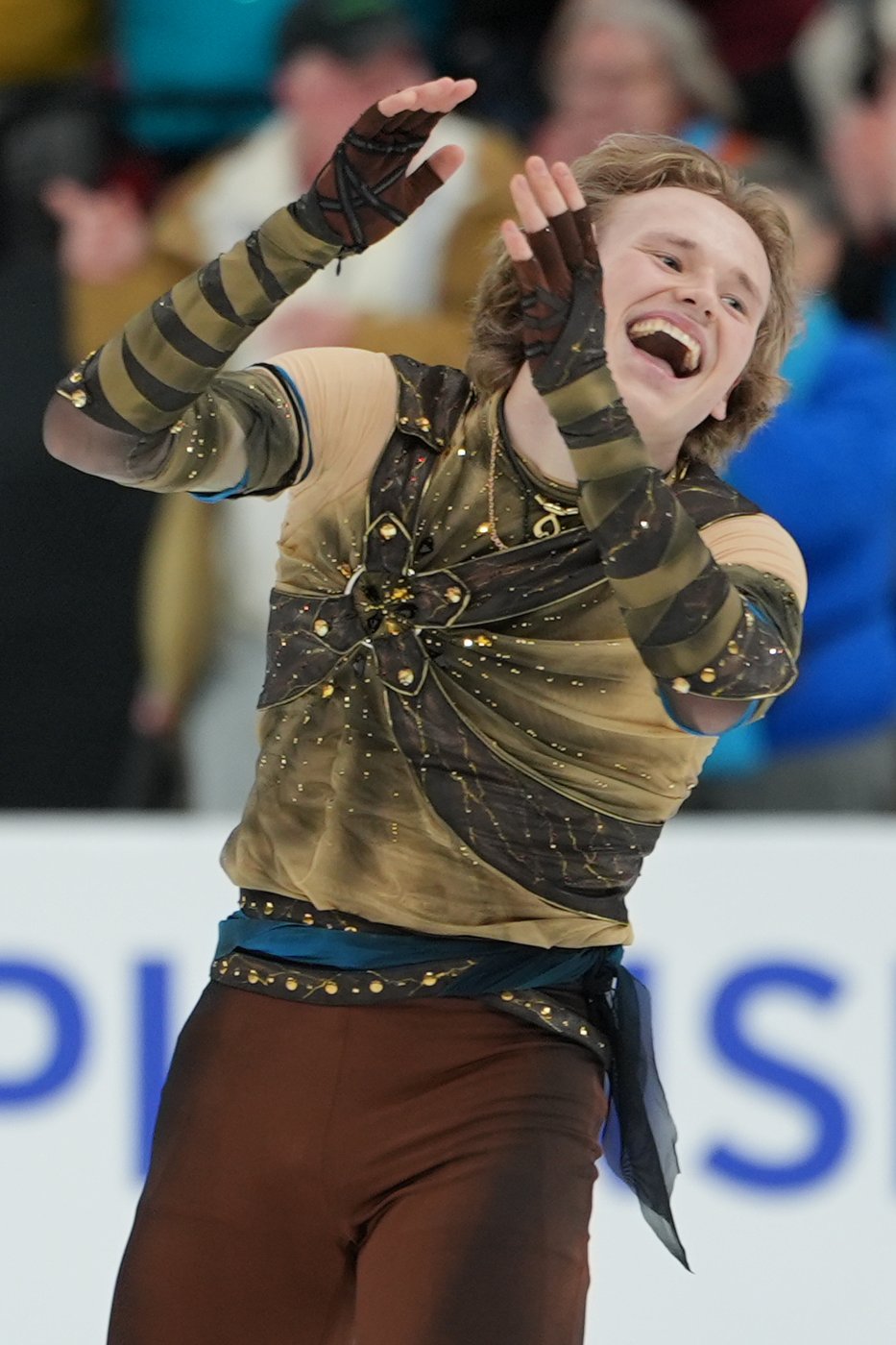 Stuffed dragons rain after Ilia Malinin's brilliant short program at US Figure Skating Championships | iNFOnews.ca