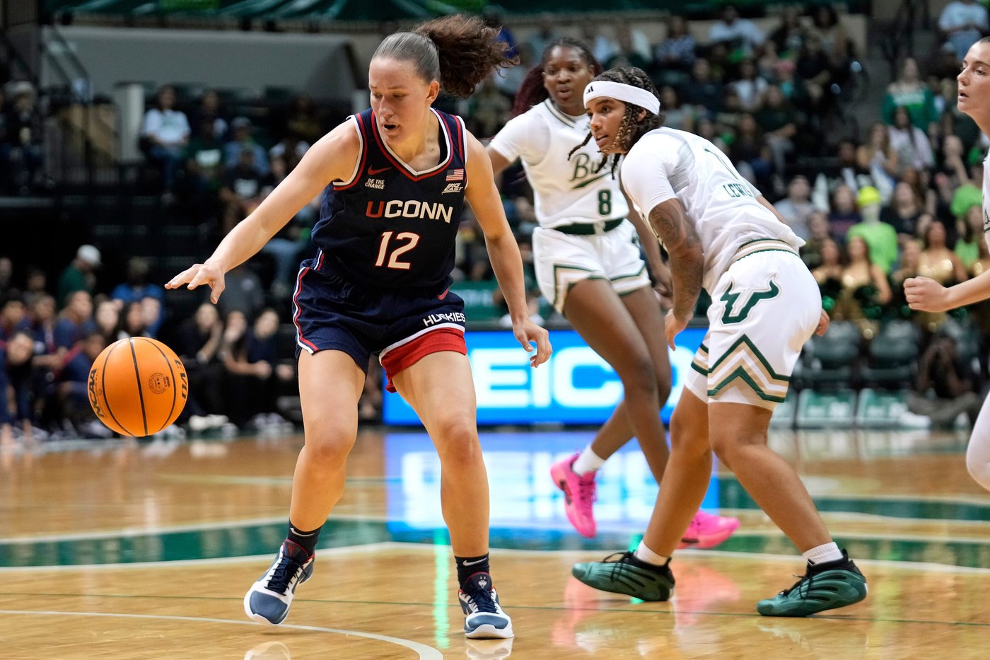 Sarah Strong scores 14 to lead No. 1 UConn over South Florida 85-51 | iNFOnews.ca