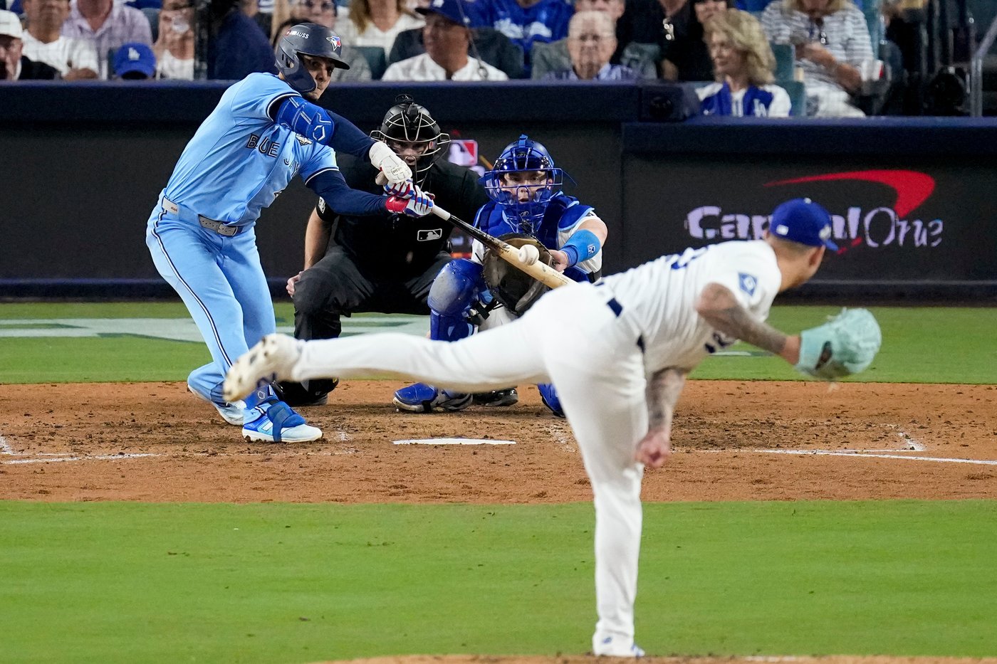 Photo Gallery: Blue Jays beat Dodgers 6-2 in Game 4 to tie Series | iNFOnews.ca