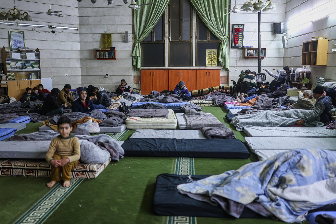 Photos of Syrians fleeing violence in Aleppo | iNFOnews.ca