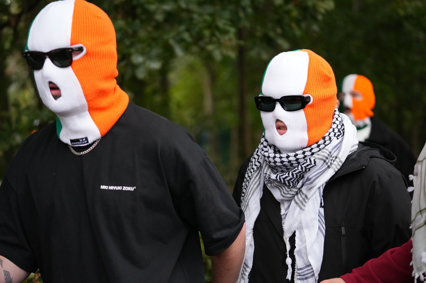 A British court throws out a terror-related charge against a member of the Irish rap group Kneecap | iNFOnews.ca