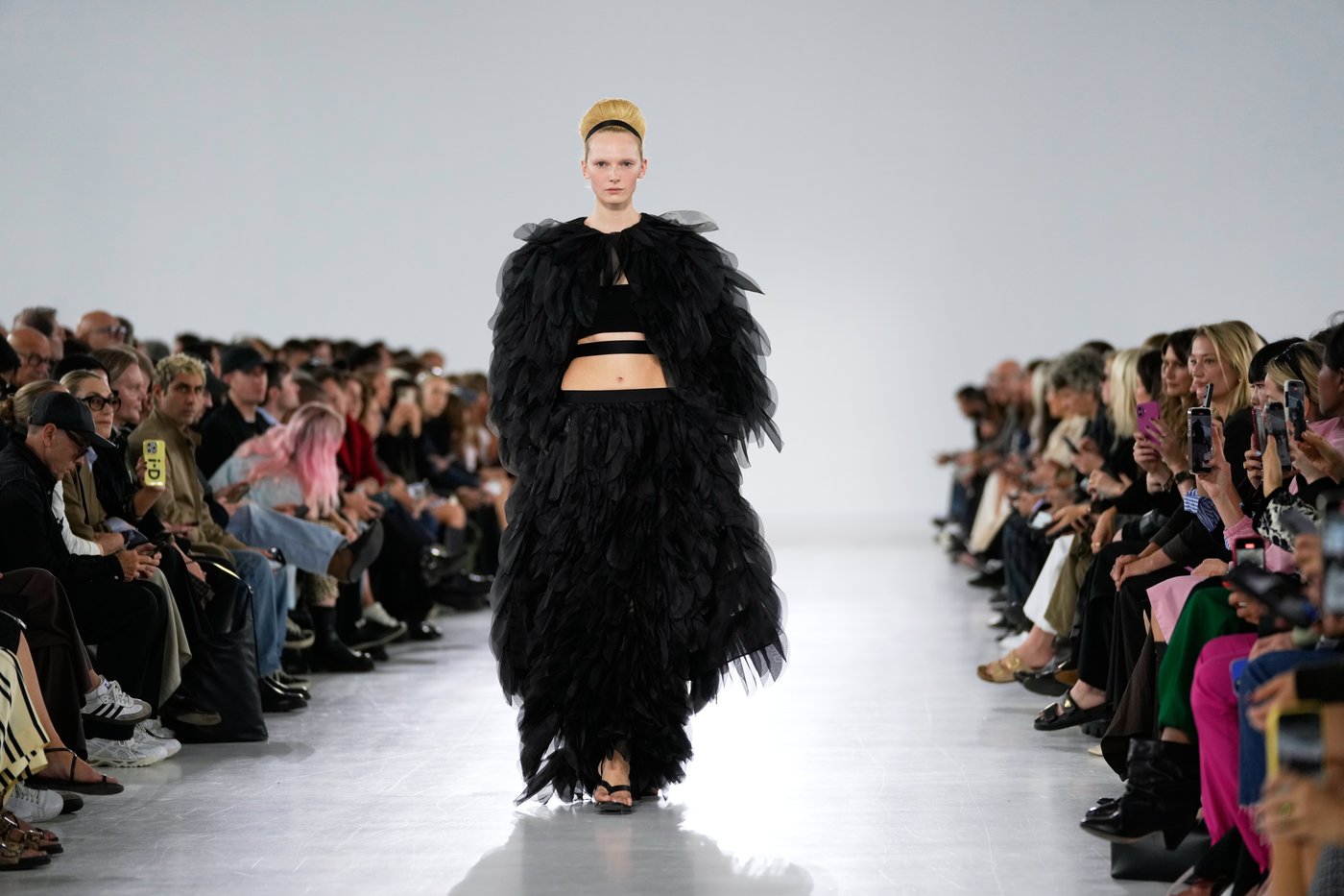 Max Mara responds to rising global tensions and temperatures with lightness on Milan runway | iNFOnews.ca